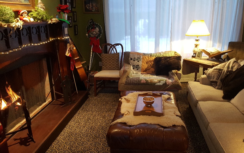 Den area with fireplace at Faithful Keep Christian retreat Montana